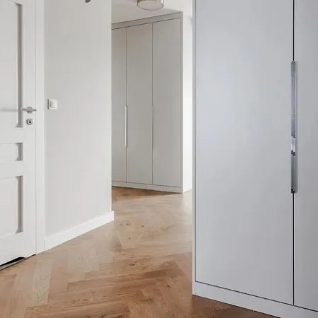 2 Chambrecheckprofile * Paris
